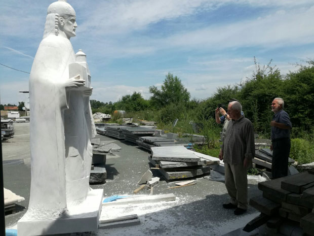 Ариље тесно за краља Драгутина, црква не би да бисту поставе на градски трг